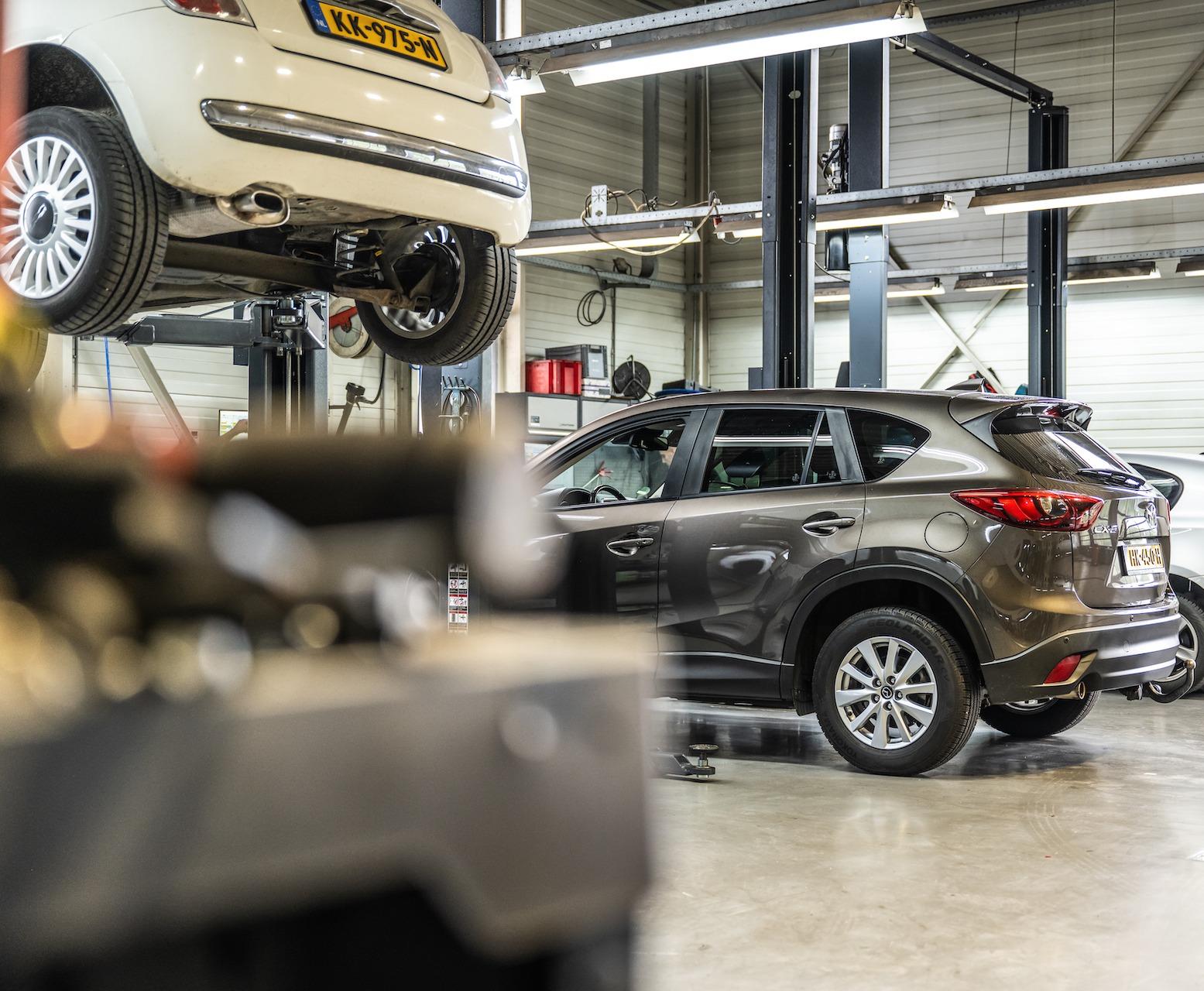 Auto tijdens een APK keuring